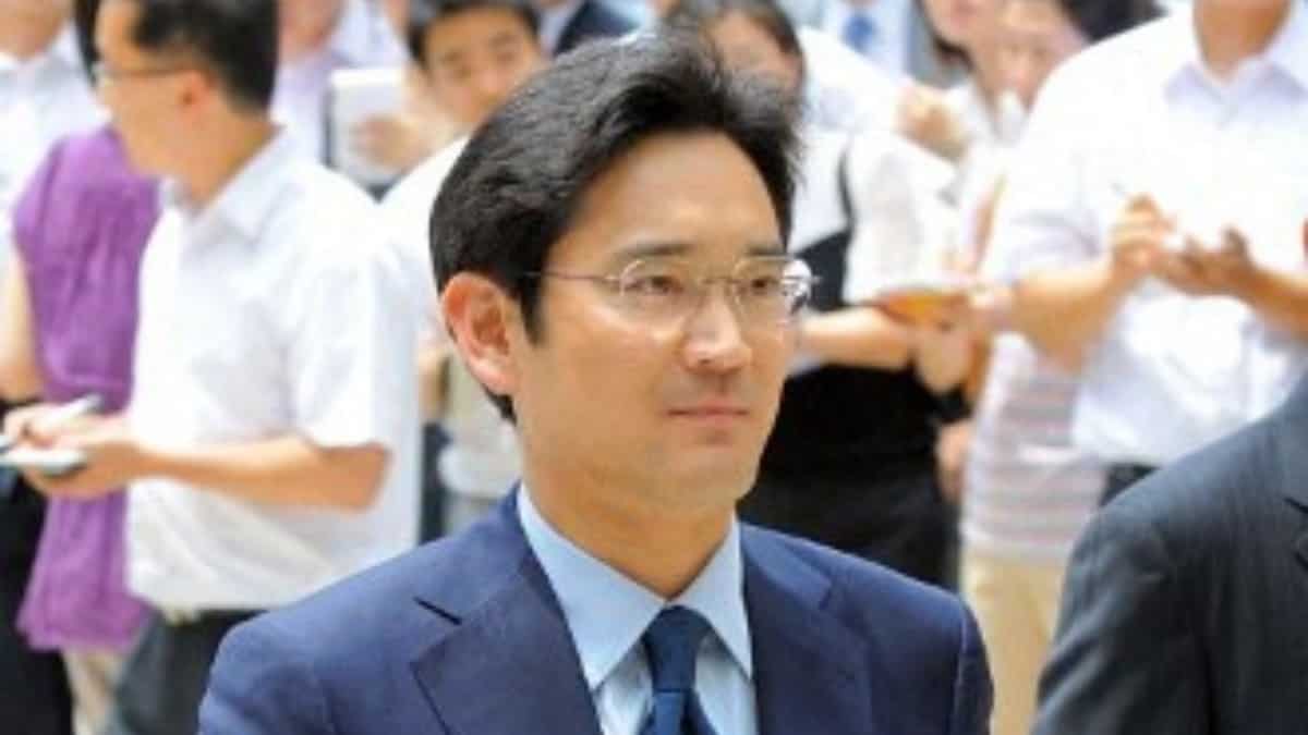 Samsung appoints heir and ex-convict Jay Y Lee executive chairman as losses mount Samsung appoints heir and ex-convict Jay Y Lee executive chairman as losses mount