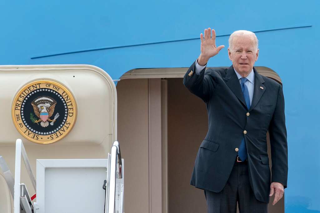 Biden's approval rating drops to 40% ahead of November 8 midterms