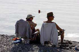 Unusually warm autumn in Europe raises climate concerns; UN warns of 'irreversible' climate breakdown