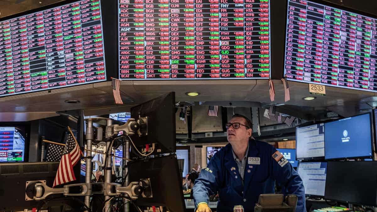 It's a bloodbath: Wall St loses over $200bn in value following weak forecasts and results from Big Tech cos It's a bloodbath: Wall St loses over $200bn in value following weak forecasts and results from Big Tech cos