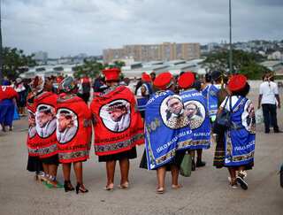 Newly appointed Zulu monarch formally handed certificate of recognition by S African President