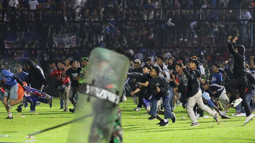 Violence at Indonesia soccer match killed 125 | Over 2400 killed during 2015 hajj in Saudi Arabia