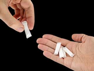 UK: Health advocates call for ban on over-the-counter and internet sale of nicotine pouches to minors