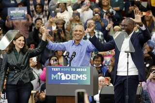 Barack Obama interrupted by heckler while addressing US Democratic Party rally