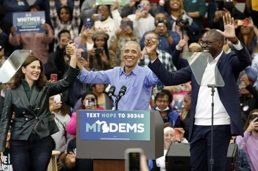 Barack Obama interrupted by heckler while addressing US Democratic Party rally