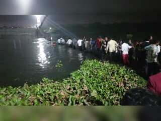 Bridge collapses in India: At least 137 killed; authorities file criminal case against contractor