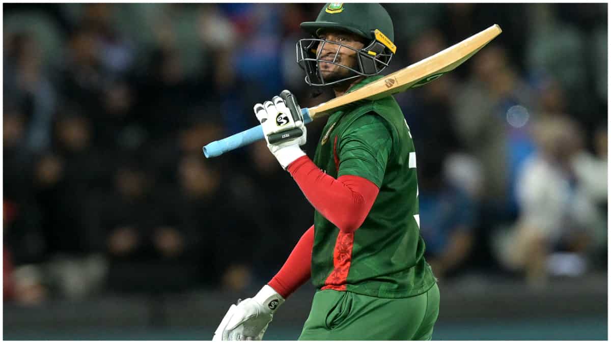 Reporter asks Shakib Al Hasan to reveal chat details with umpires in India tie, all-rounder reacts - WATCH Reporter asks Shakib Al Hasan to reveal chat details with umpires in India tie, all-rounder reacts - WATCH