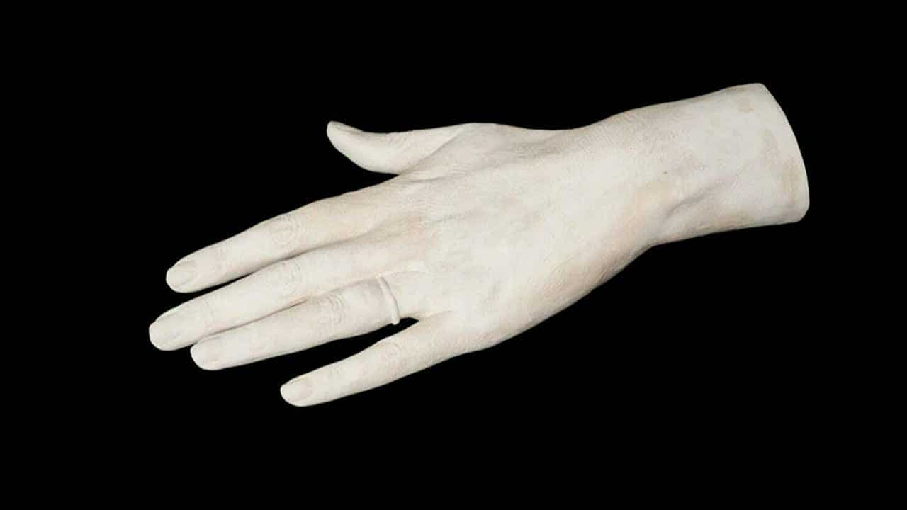 Reports: Rare life-size cast of Princess Diana’s left hand with wedding ring up for auction Reports: Rare life-size cast of Princess Diana’s left hand with wedding ring up for auction