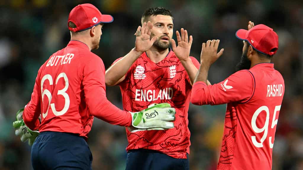 T20 World Cup: England beat Sri Lanka by 4 wickets to qualify for semi-finals as Australia bow out