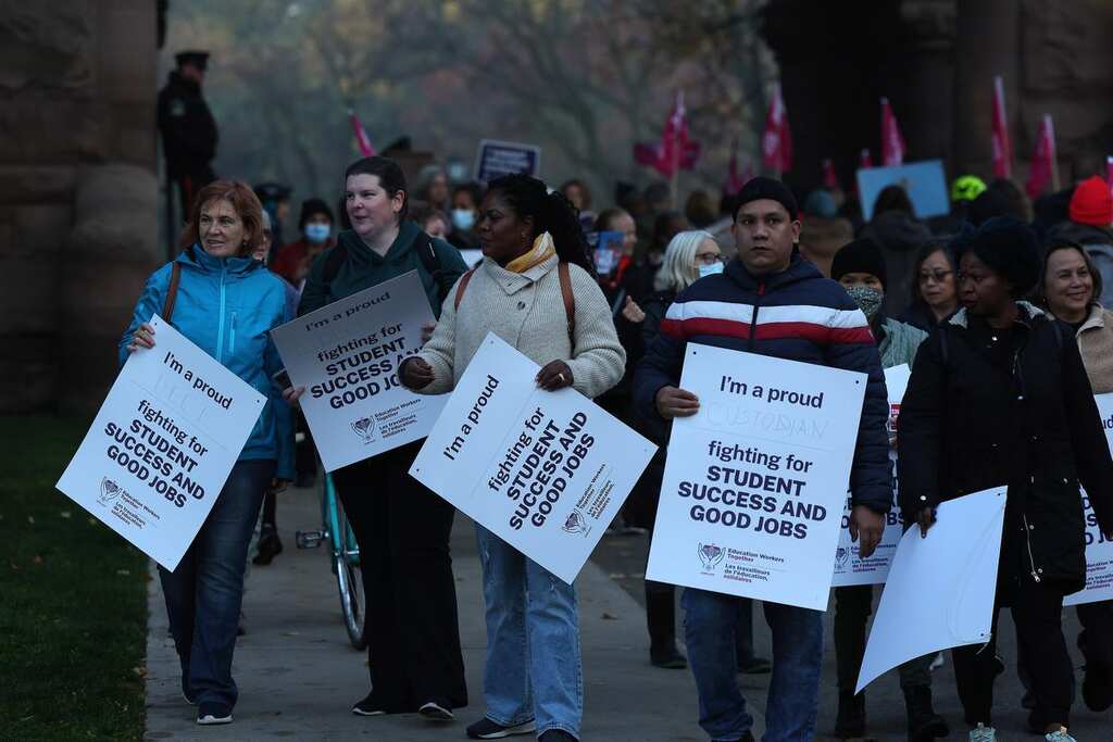 Ontario: Worker’s union demand more frontline staff in schools and better pay