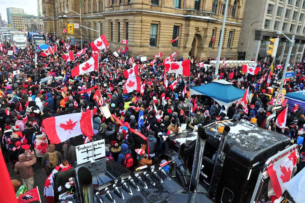 Canada: 55,000 education workers on strike as they demand better pay