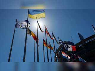 US pushes Ukraine to let go of refusal to talk to Russia, war takes a toll on world economy