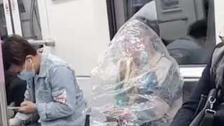 Chinese woman on train wraps herself in plastic bag to eat banana, leaves netizens bemused