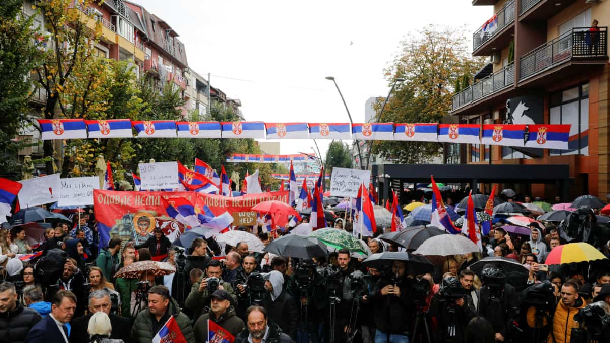 Serb policemen in Kosovo quit en-masse to protest against government's order Serb policemen in Kosovo quit en-masse to protest against government's order