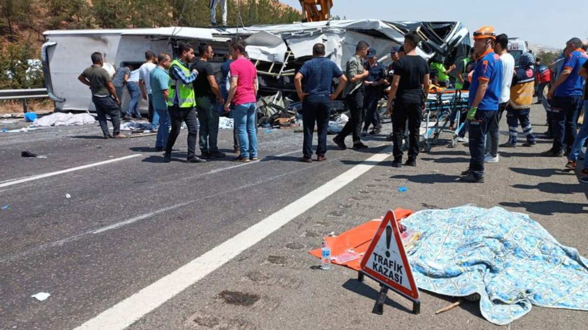 At least 7 killed, 18 injured after bus crash in eastern Turkey