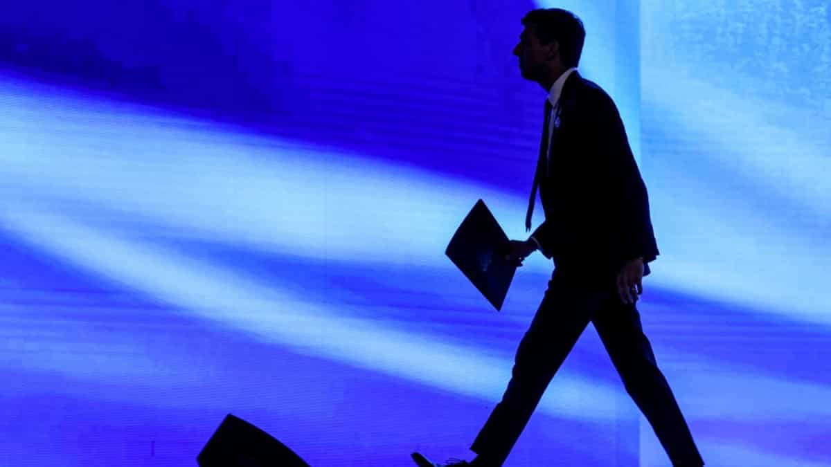 Watch: UK PM Rishi Sunak rushed out by his aides at COP27 meet Watch: UK PM Rishi Sunak rushed out by his aides at COP27 meet