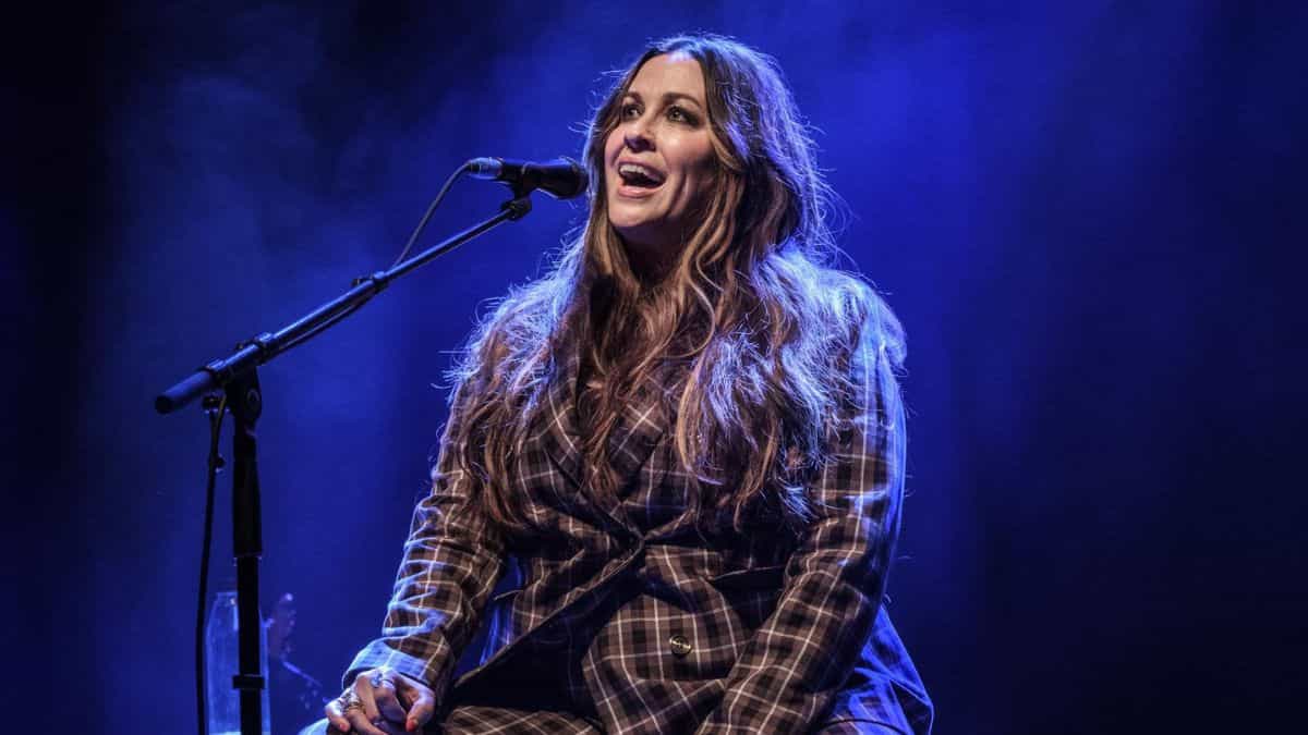 Alanis Morissette cites 'sexism' for dropping out of Rock & Roll Hall(02)