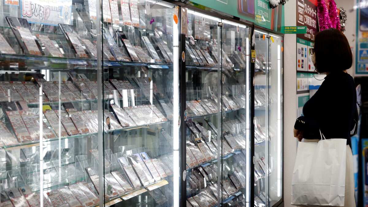 As yen tumbles, gadget-loving Japan goes for secondhand iPhones