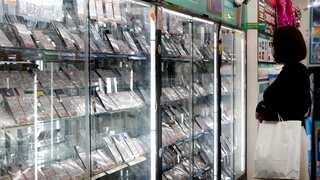 As yen tumbles, gadget-loving Japan goes for secondhand iPhones