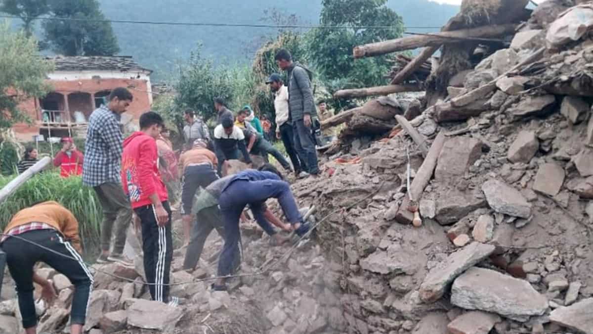 6.6 magnitude quake hits Nepal in wee hours of Wednesday, 6 dead, strong tremors felt in India 6.6 magnitude quake hits Nepal in wee hours of Wednesday, 6 dead, strong tremors felt in India