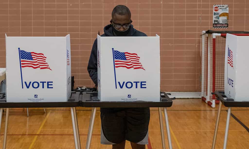 US awaits verdict on midterm elections