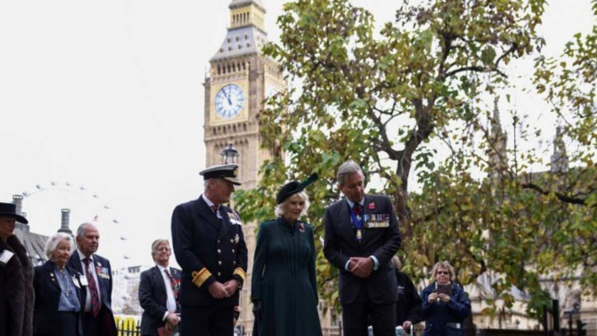 Royals pay homage on Remembrance Day