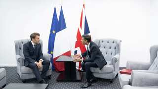 UK and France to strike deal to stop migrants from crossing English Channel