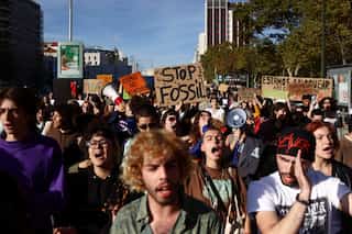 Hundreds of Portuguese protest over climate concerns, demand resignation of economic minister