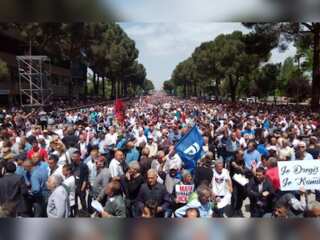 Albania: Anti-government protesters take to streets in Triana, scuffle with police