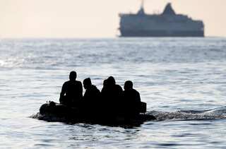 Record 40,000 migrants crossed English Channel this year: UK