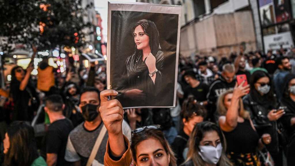 Iran: Three women journalists jailed after Mahsa Amini’s death win UN’s top press freedom award