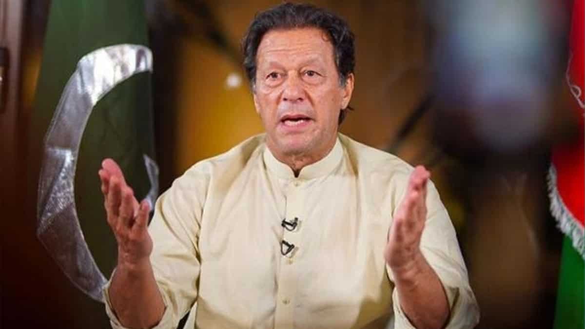 Imran Khan 'sold' gold medal he received as cricketer from India: Pak ...