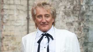 Rod Stewart to play Glastonbury legends slot