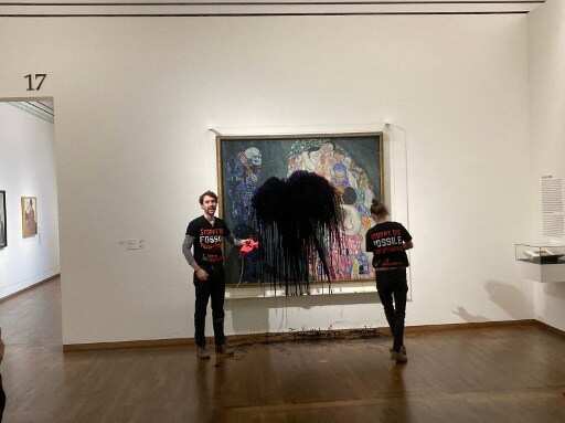 Protesters pour black liquid on Gustav Klimt painting in Vienna museum Protesters pour black liquid on Gustav Klimt painting in Vienna museum