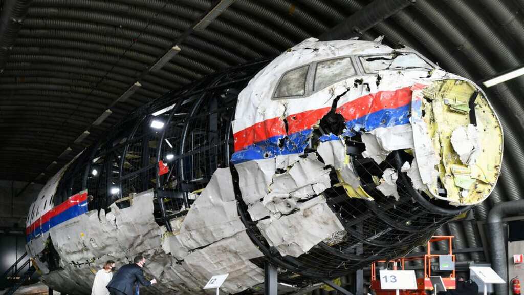 MH17 downing: Investigators say 'strong indications' Putin approved missile supply