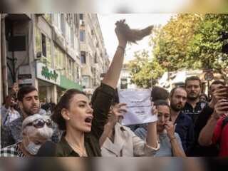 Iran: Nine people shot dead by unidentified assailants, four more protesters awarded death sentence