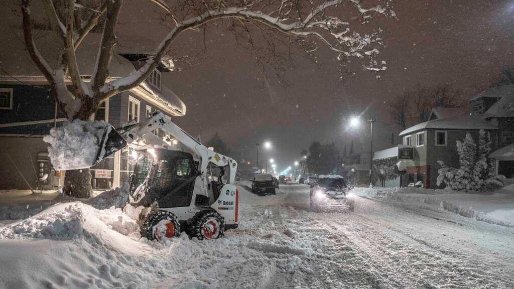 US: Paralysing snowstorm hits Buffalo, mayor imposes travel ban