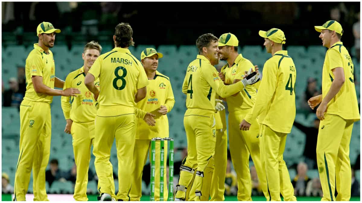 Mitchell Starc, Adam Zampa run riot as Australia thrash England by 72 runs in 2nd ODI to clinch series Mitchell Starc, Adam Zampa run riot as Australia thrash England by 72 runs in 2nd ODI to clinch series