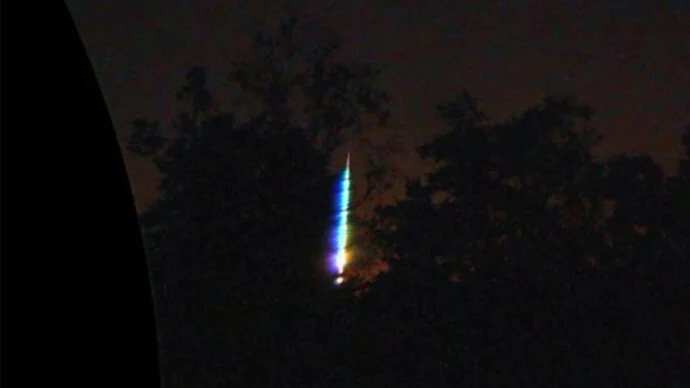 Meteor lights up the sky over Norway: Spectacular sight of meteors burning up in the atmosphere