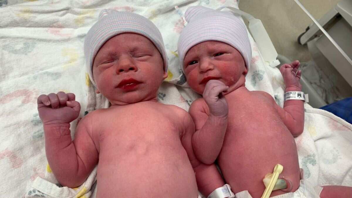 Oregon couple welcomes twins from embryos frozen about 30 years ago Oregon couple welcomes twins from embryos frozen about 30 years ago
