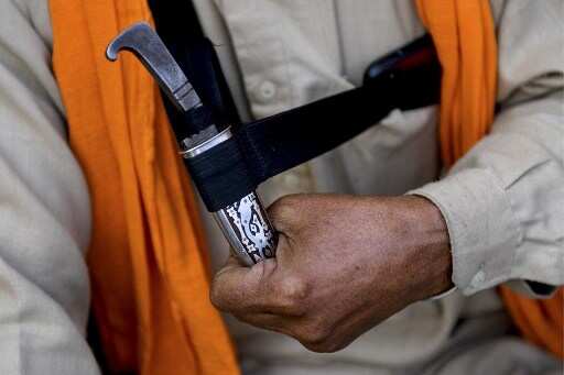 US university allows Sikh students to carry kirpan within three inches on campus US university allows Sikh students to carry kirpan within three inches on campus