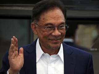 Malaysia Elections 2022: Deadline to stake claim to form government extended by 24 hours