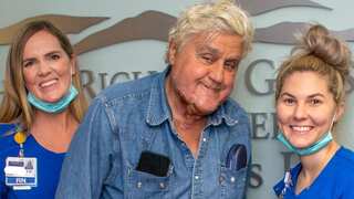 Jay Leno makes his first stage appearance after car fire accident