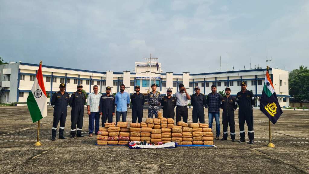 India: Coast Guard intercepts fleeing boat, recovers contraband valued at $159K