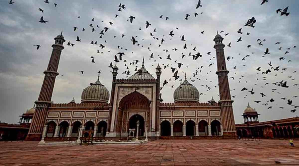 India: Jama Masjid rolls back order telling women to be accompanied by relatives for entering India: Jama Masjid rolls back order telling women to be accompanied by relatives for entering