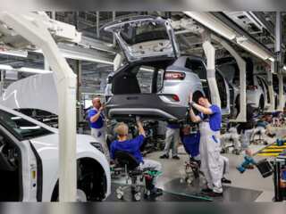 World Business Watch: VW Union agrees to pay 8.5% hike less than inflation