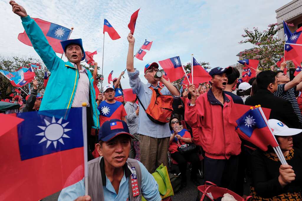 Taiwan local elections: President Tsai Ing-wen campaigns for city mayors