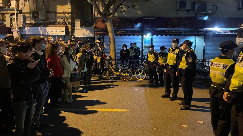 China's 'rare outpouring' of anger: Protesters chant 'down with Xi', break Covid testing tents. Watch!
