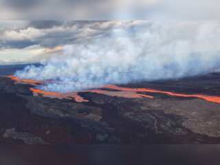 Hawaii's Mauna Loa volcano erupts for the first time in almost 40 years