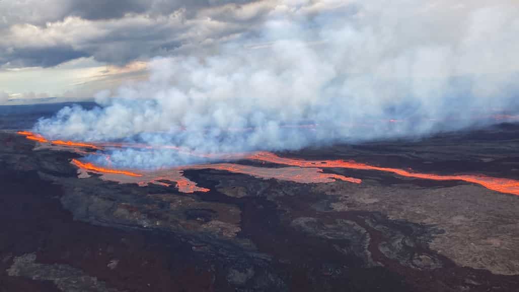 Hawaii's Mauna Loa volcano erupts for the first time in almost 40 years
